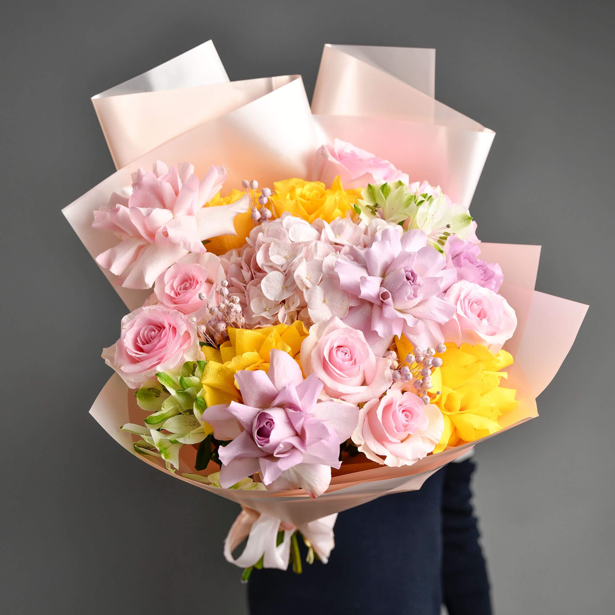 Buchet trandafiri roz, hortensie si alstroemeria thumbnail 2